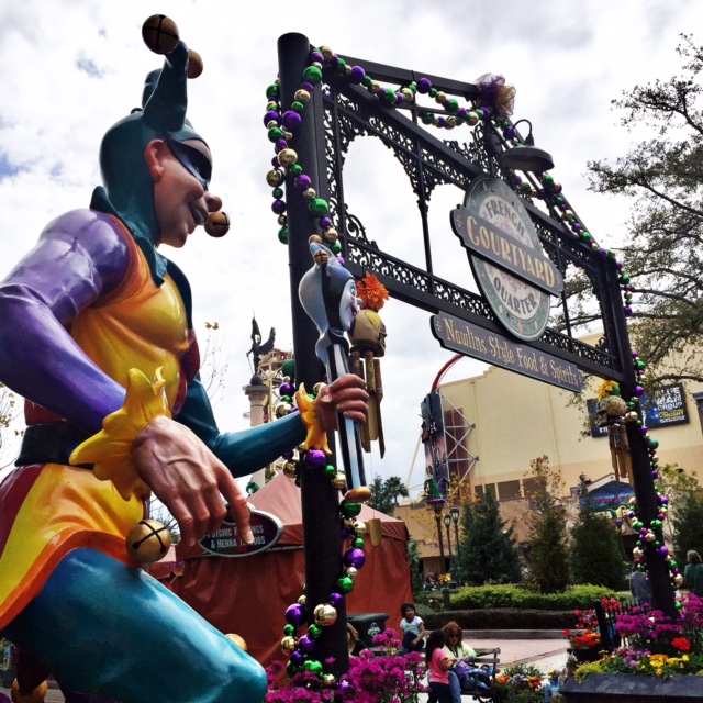 Mardi Gras Universal Orlando Concert Universal Studios Florida French Quarter Courtyard Jester