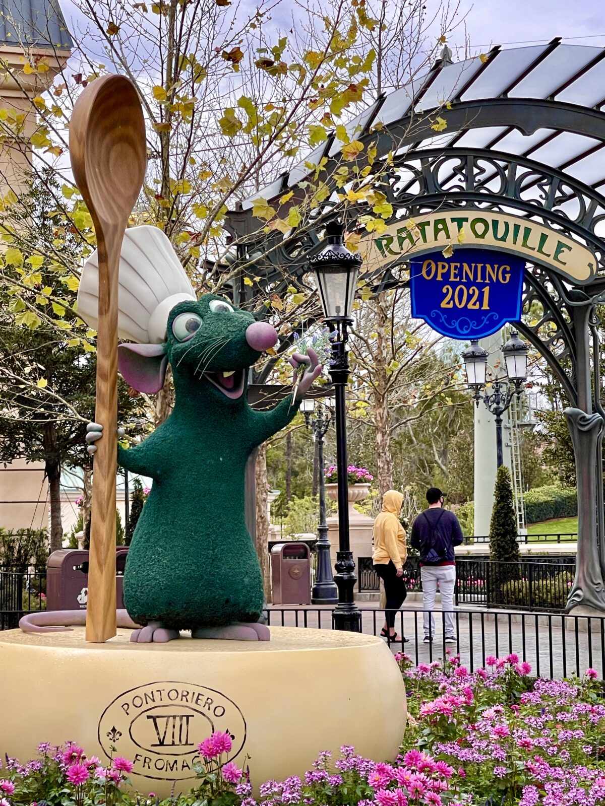 2021 Epcot Flower and Garden Festival Remy Topiary Ratatouille