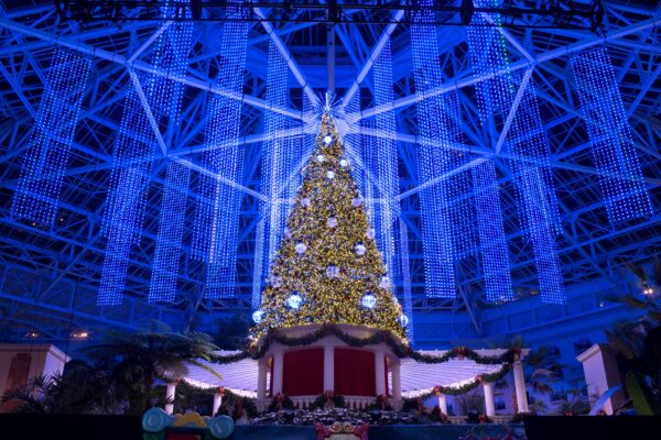 Christmas at Gaylord Palms 2021 - Atrium Christmas Tree